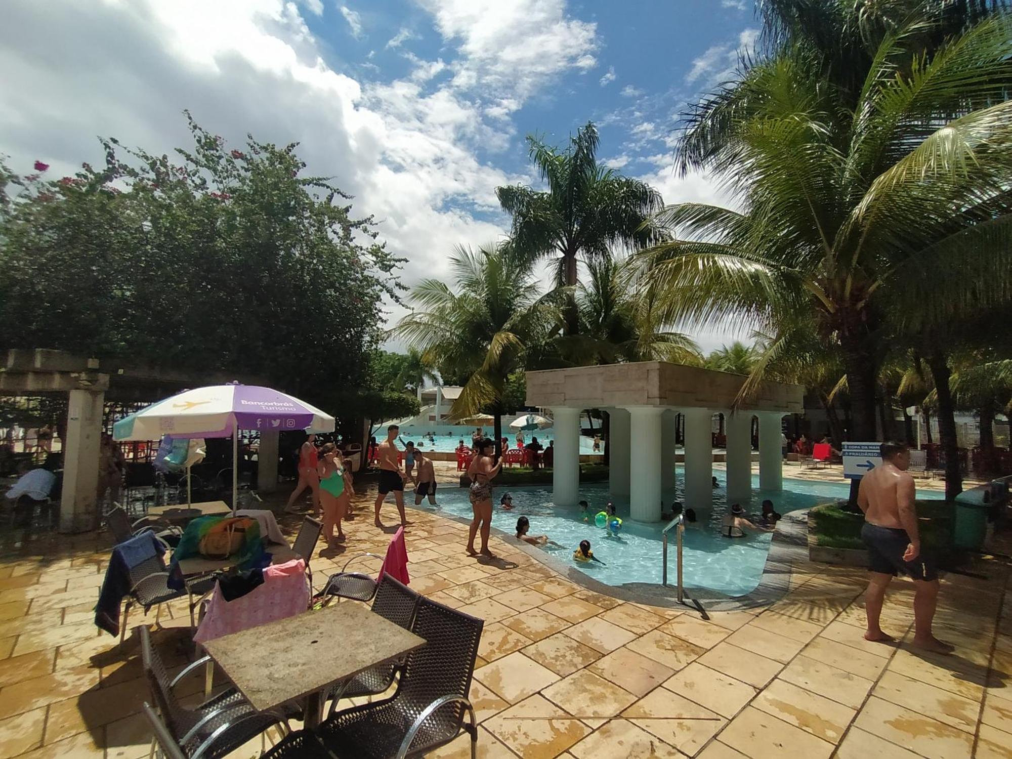 Lacqua Diroma, Parque Acquatico Com Piscina De Ondas * Caldas Novas